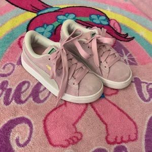 Pink suede Puma’s